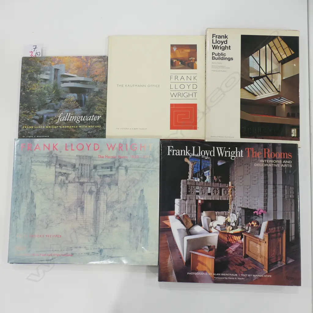 FIVE BOOKS ON FRANK LLOYD WRIGHT Image 1++